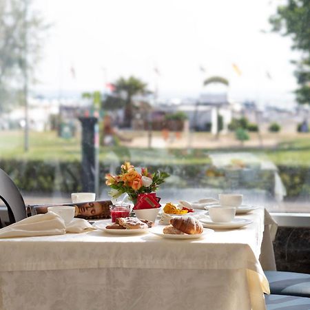 Hotel Mondial Rimini Extérieur photo