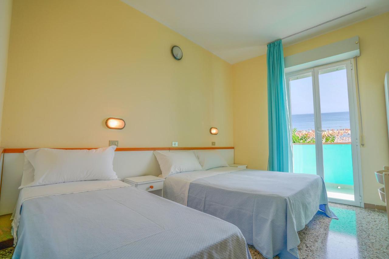 Hotel Mondial Rimini Extérieur photo