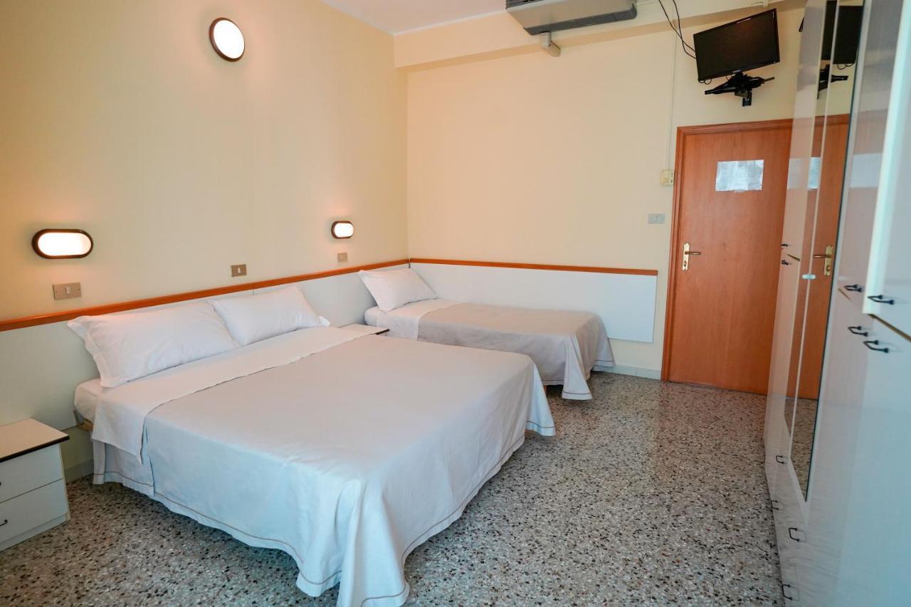Hotel Mondial Rimini Extérieur photo