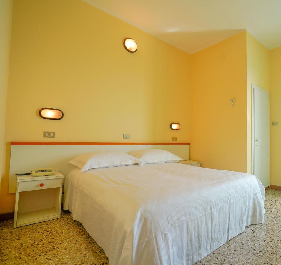 Hotel Mondial Rimini Extérieur photo