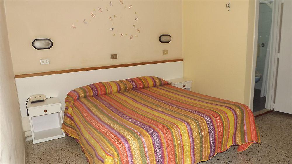 Hotel Mondial Rimini Extérieur photo