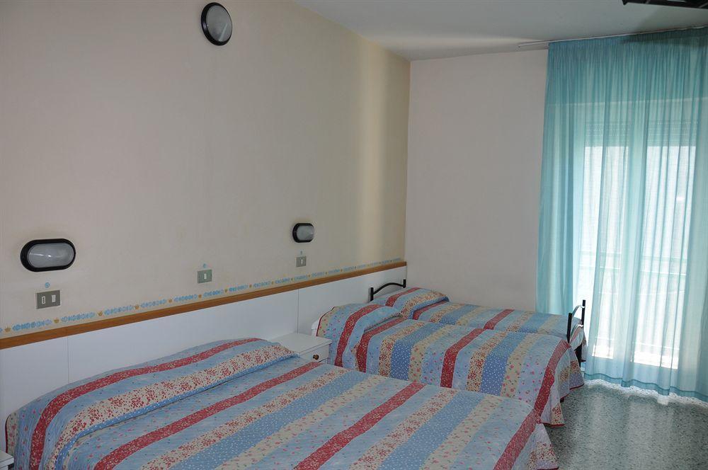 Hotel Mondial Rimini Extérieur photo