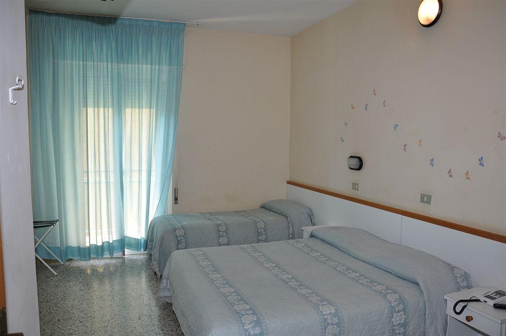 Hotel Mondial Rimini Extérieur photo